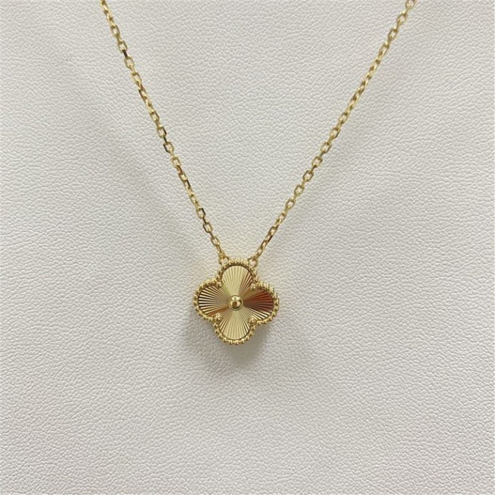Replica Van Cleef Arpels Alhambra Pendant Necklace 18K Yellow Gold Design Your Own Real 18K